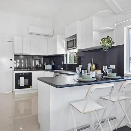 Bay Vista Two Bedroom Waterfront Apartment Redcliffe Exterior photo