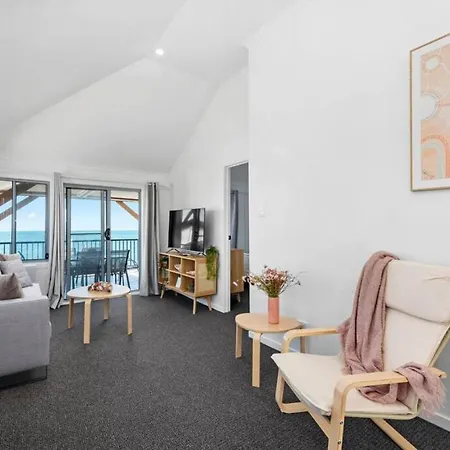 Bay Vista Two Bedroom Waterfront Apartment Redcliffe Exterior photo