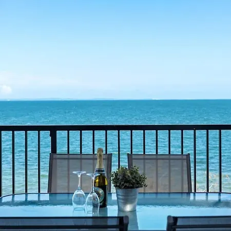 Bay Vista Two Bedroom Waterfront Apartment Redcliffe Exterior photo