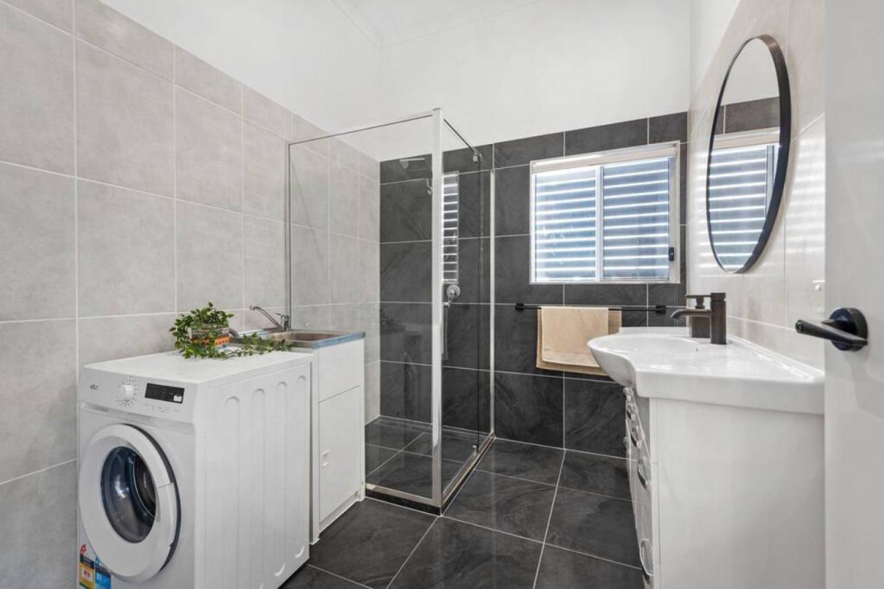 Bay Vista Two Bedroom Waterfront Apartment Redcliffe